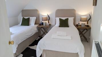 2 室のベッドルーム、アイロン / アイロン台、旅行用ベビーベッド、WiFi (無料)