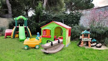 Area giochi per bambini (all'aperto)