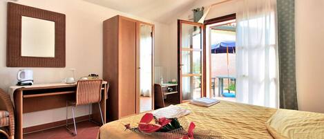 Economy Double or Twin Room | Desk, cots/infant beds, free WiFi, bed sheets