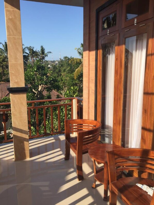 Standard Private Room | Terrace/patio - Bima Hostel & Private Rooms (Lembongan Island)