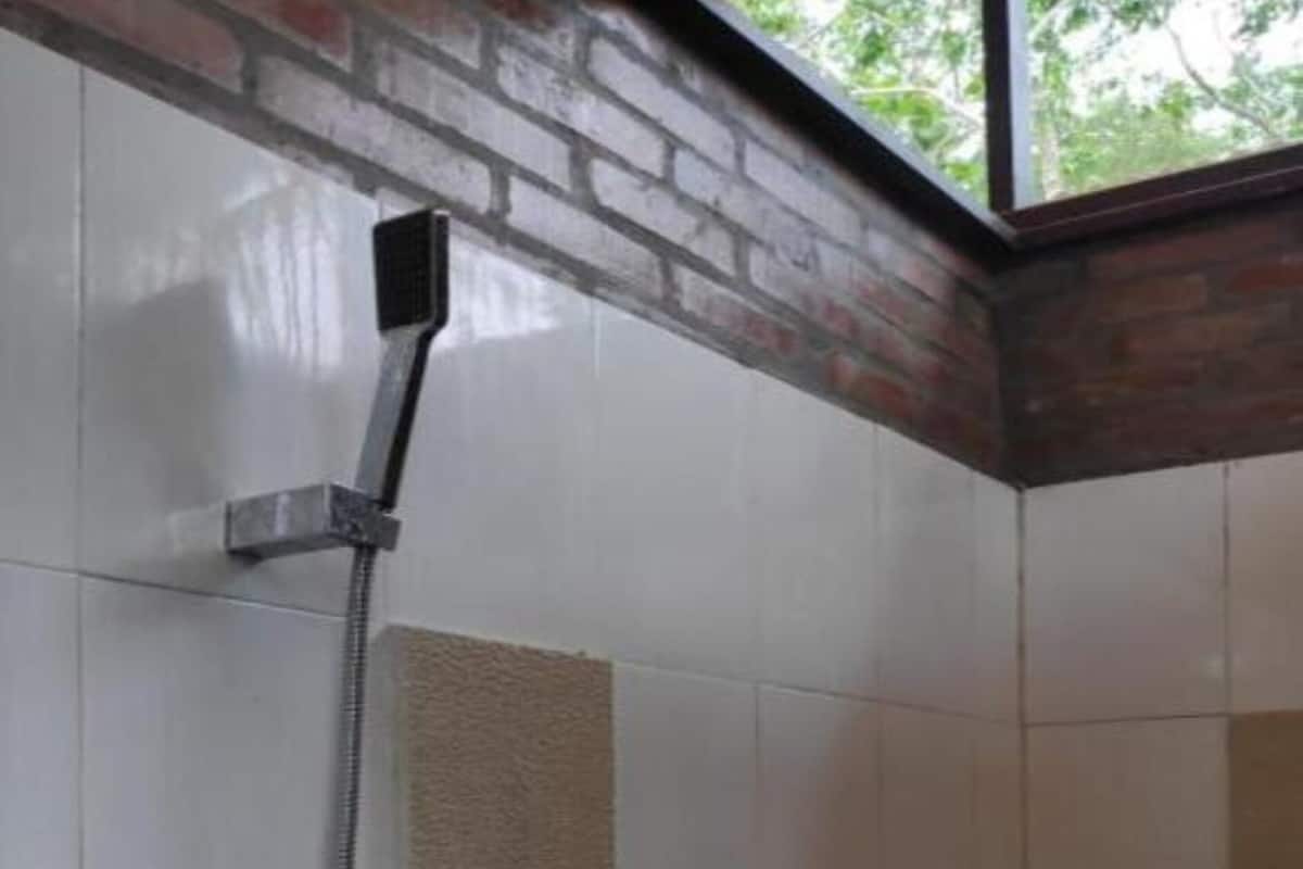 Baño | Regadera y toallas