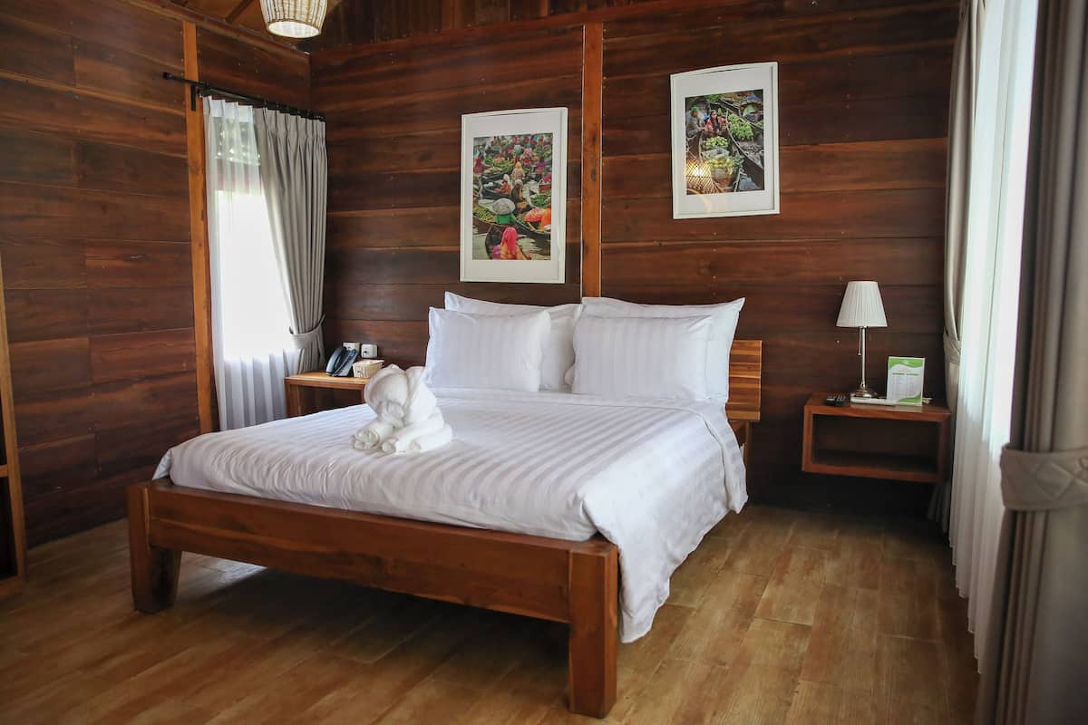 Deluxe Double Room, Garden View | 1 bedroom, desk, free WiFi, bed sheets