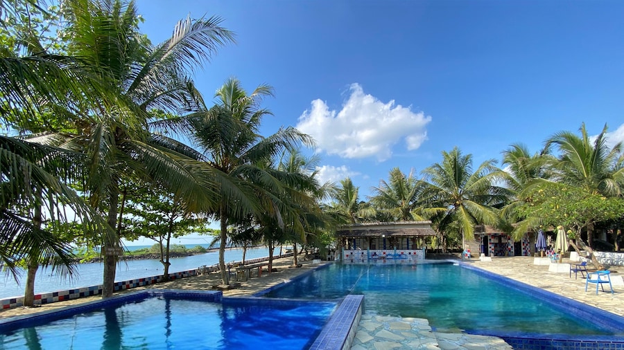 Avery Coconut Island Waterpark Resort