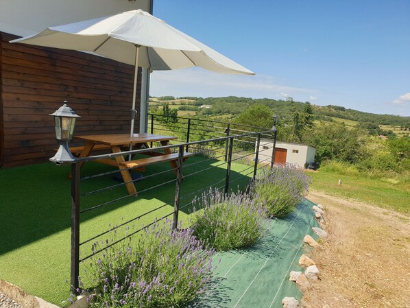 Outdoor dining - The Blarsois with its magnificent view (Blars)