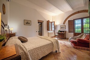 6 slaapkamers, een strijkplank/strijkijzer, gratis wifi, beddengoed