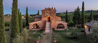 CASALE DEI 12 slaapplaatsen, villa met privé zwembad bij exclusief gebruik!