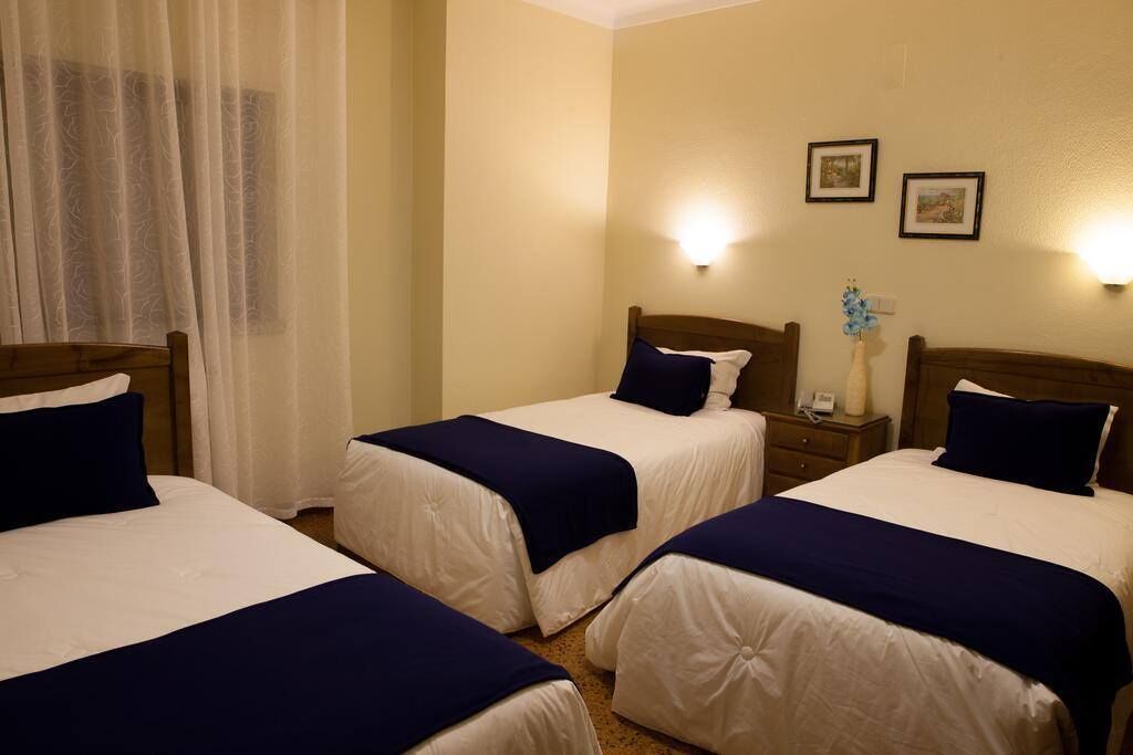 Habitació triple, 3 llits individuals | Cobrellits, escriptori, bressols i wifi gratuïta 