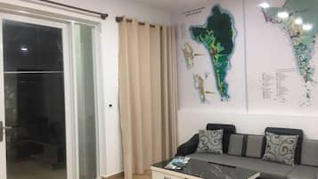 Family Apartment | Living room | 42-inch flat-screen TV with digital channels, TV, pay movies