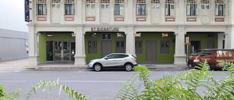 Fachada de la propiedad