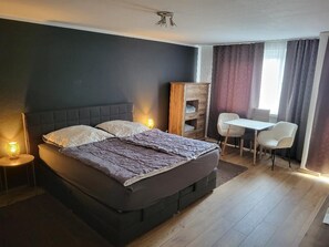1 Schlafzimmer, Bügeleisen/Bügelbrett, Reisekinderbett, kostenloses WLAN