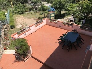 Outdoor dining - By the Sea in the Midst of the Countryside (Marciana Marina)