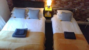 Triple Room | Individually decorated, iron/ironing board, free WiFi - The Sefton B&B (Blackpool)