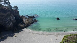 On the beach - 90 m from Morgat beach, fully renovated 3-bedroom house on quiet street  (Crozon)