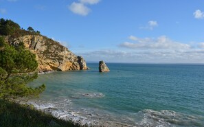 On the beach - 90 m from Morgat beach, fully renovated 3-bedroom house on quiet street  (Crozon)
