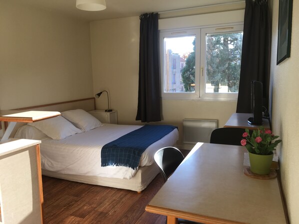 1 bedroom, free WiFi, bed sheets