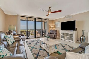 Smart TV - Gorgeous Waterfront Penthouse! Unforgettable Views! Close to Beach! Pool, Available Dockage & Wi-Fi! (Fort Myers Beach)