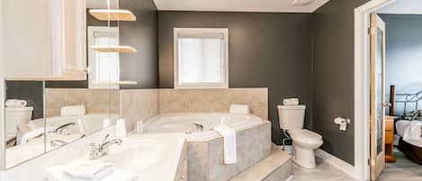 Douche, baignoire Ă jets, serviettes fournies, savon