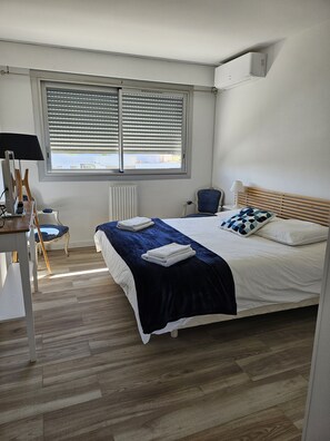 2 bedrooms, desk, iron/ironing board, travel crib