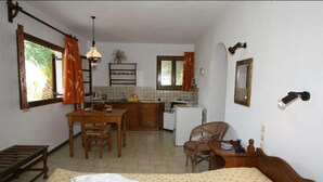 Classic Apartment (Polymnia) | Living area - Pandora Studios Skiathos (Skiathos)