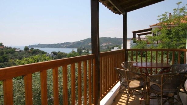 Classic Apartment (3-4-5) | Balcony - Pandora Studios Skiathos (Skiathos)