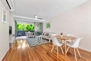 Interior - Tropical Resort ~ 2 Bed/2 Bath/1 Car ~ West End (West End)