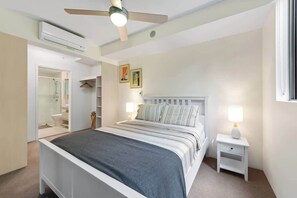 2 bedrooms, desk, iron/ironing board, WiFi - Tropical Resort ~ 2 Bed/2 Bath/1 Car ~ West End (West End)