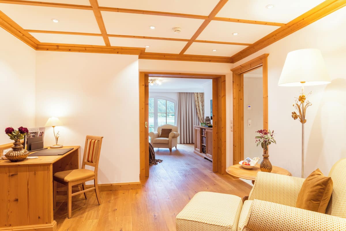 Suite, Lake View | 1 bedroom, hypo-allergenic bedding, down comforters, free minibar