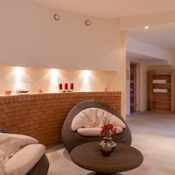 Sauna, vasca idromassaggio, bagno turco, trattamenti per il corpo