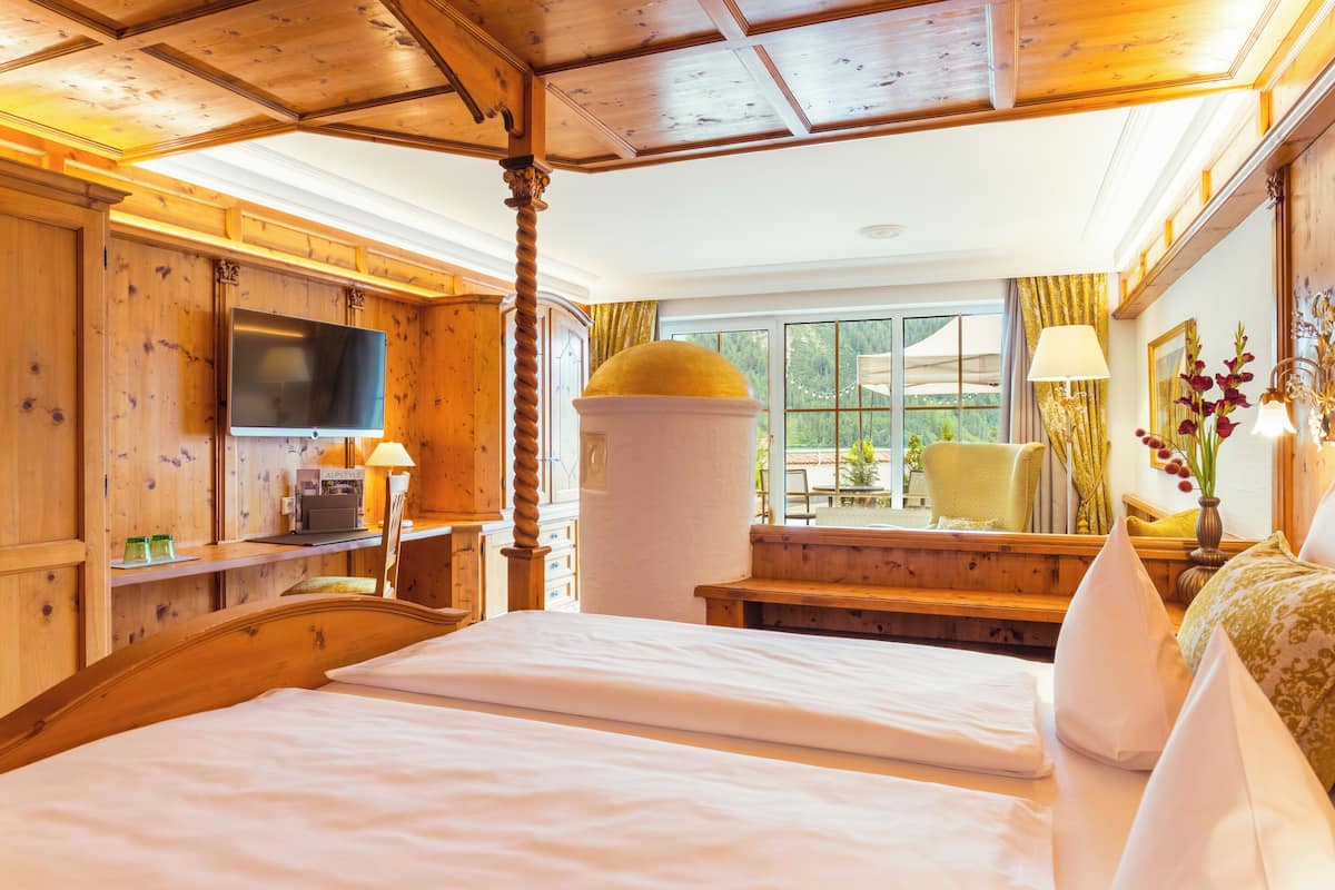 Exclusive Double Room, Terrace | 1 bedroom, hypo-allergenic bedding, down comforters, free minibar
