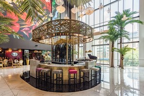 Piano-bar
