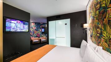 Executive King Room | Premium bedding, in-room safe, desk, laptop workspace