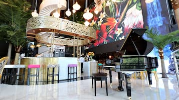 2 restaurants servant le petit déjeuner, spécialités Cuisine locale