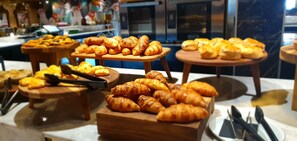 Daily buffet breakfast for a fee - Hotel Sky Sandton (Sandton)