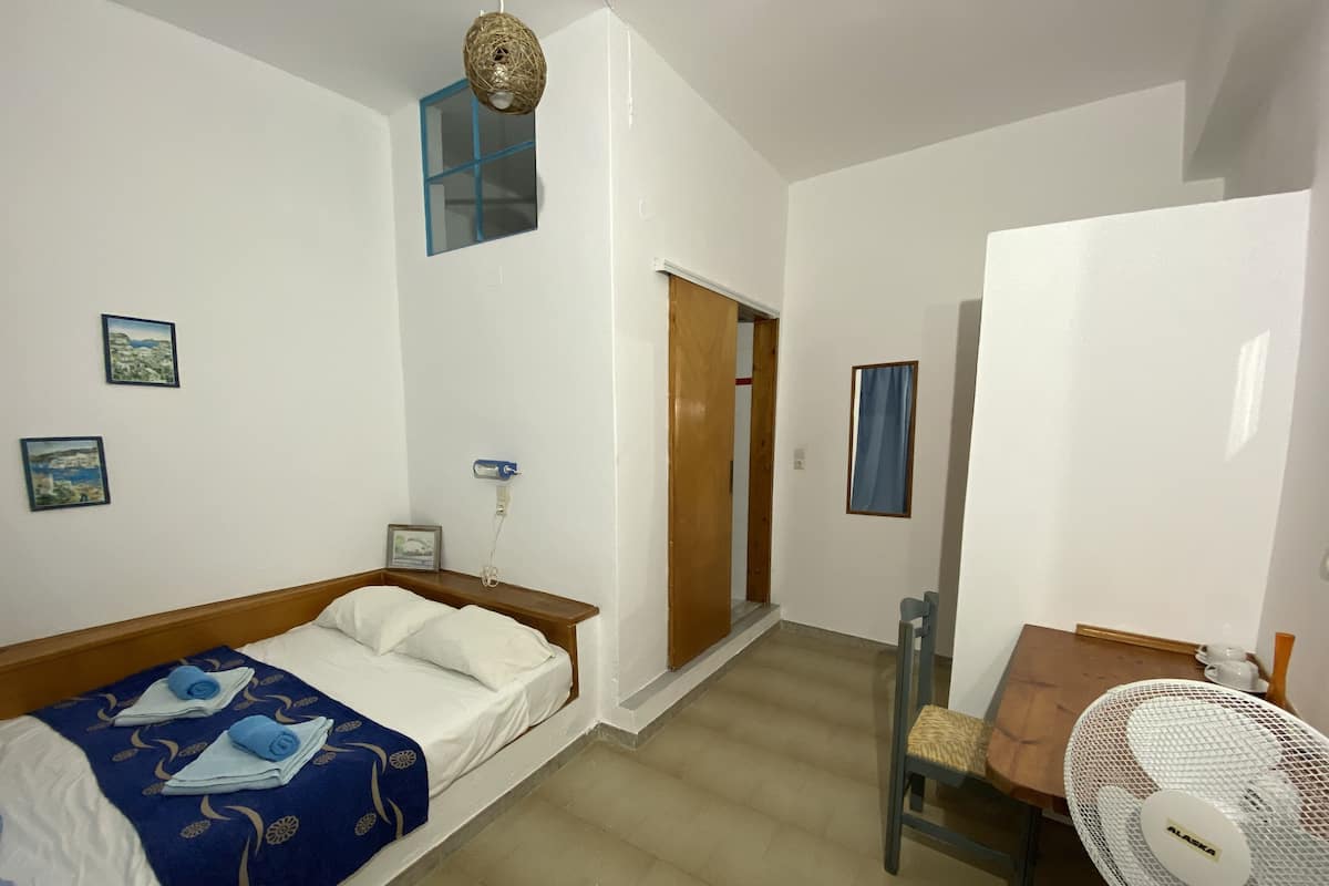 Standard Room, 1 Double Bed, Balcony, Garden View | Individually decorated, individually furnished, desk, laptop workspace