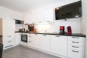 Apartment | Eigene Küche | Kühlschrank, Mikrowelle, Ofen, Herdplatte