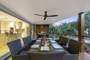 Outdoor dining - Family Friendly Tropical Paradise at Whitepatch! (White Patch)