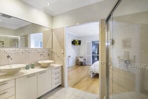 Bathroom - Family Friendly Tropical Paradise at Whitepatch! (White Patch)