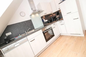 Apartment | Private kitchen | Fridge, microwave, oven, stovetop - Zeit zu Zweit (Krummhoern)