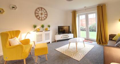 Modern city centre Apartment + free parking