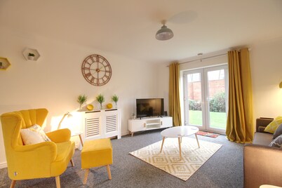 Modern city centre Apartment + free parking