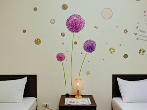 Triple Room | Desk, blackout drapes, soundproofing, free WiFi - Jin Xi Fu B&B (Jinning)