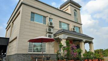 Façana frontal de l'allotjament