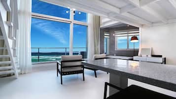 Room (402) | Free WiFi, bed sheets
