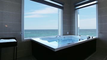 Room (301) | Free WiFi, bed sheets