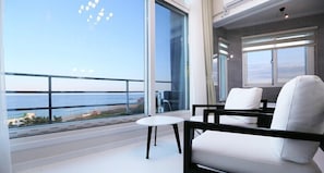 Room (402) | Free WiFi, bed sheets