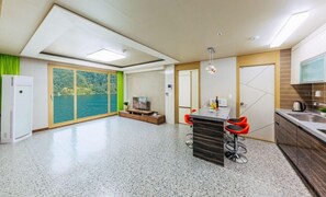 Free WiFi, bed sheets - Clover Resort (Gapyeong)