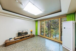 Free WiFi, bed sheets - Clover Resort (Gapyeong)