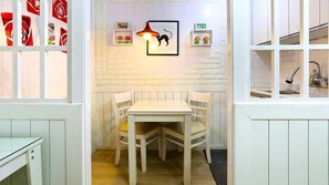 Room (Tulip) | Free WiFi, bed sheets - Herb Story Pension (Chuncheon)