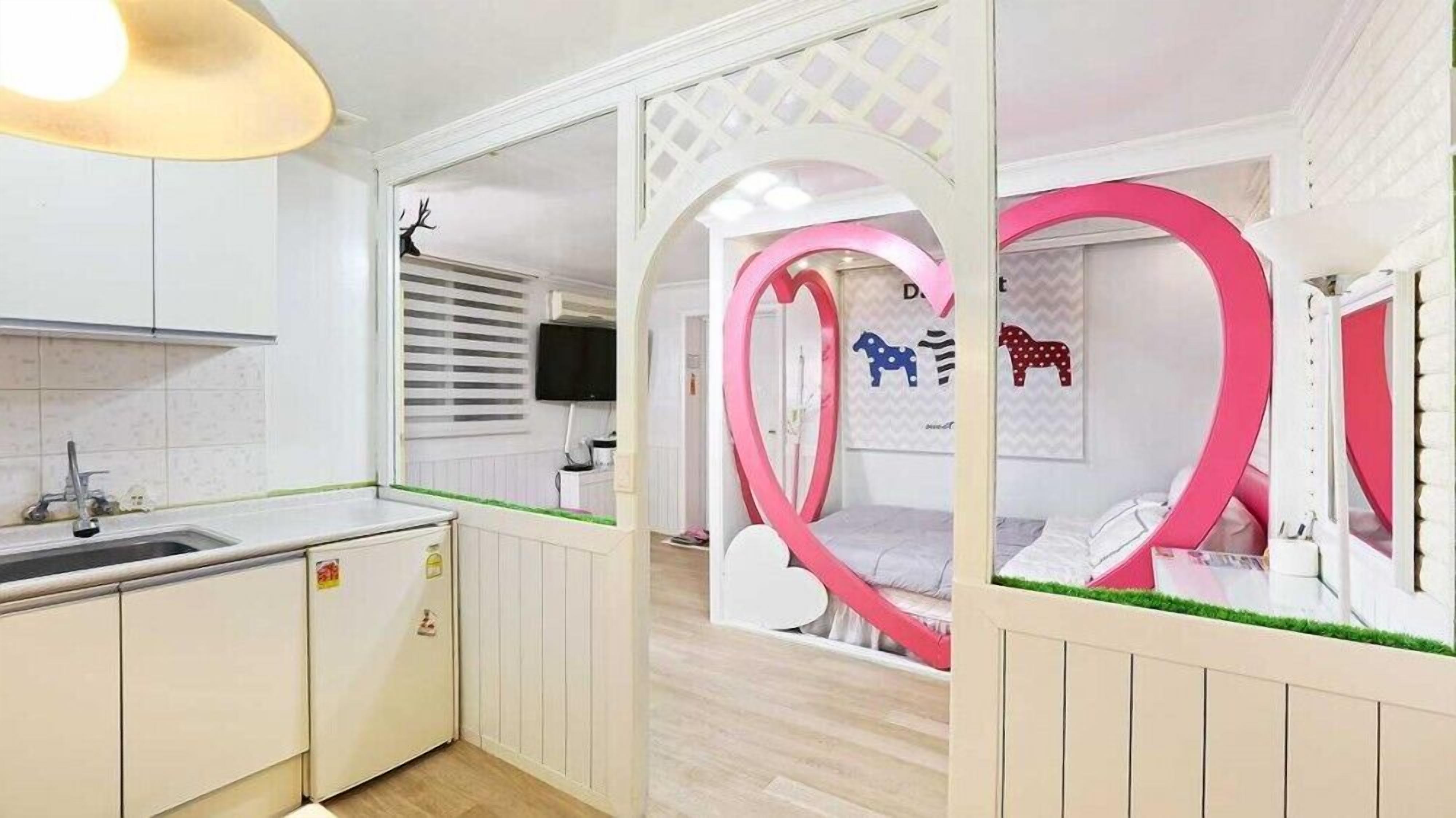 Room (Pink Heart) | Free WiFi, bed sheets