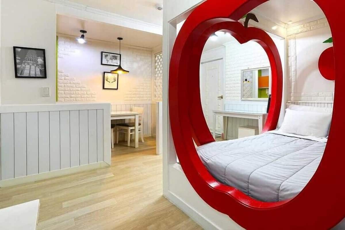 Free WiFi, bed sheets